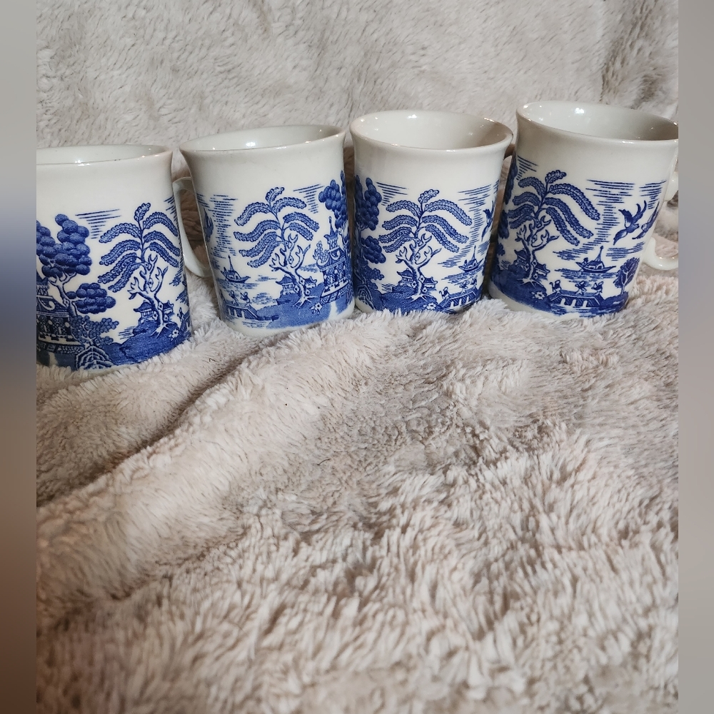 Vintage Blue Willow English Ironside Table made in England coffee/tea mugs